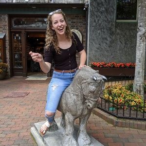 Meet your Posher, Becca